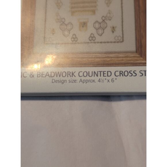 DMC Beehive NWT Metallic & Beadwork Counted Cross Stitch Kit - Picture 4 of 8